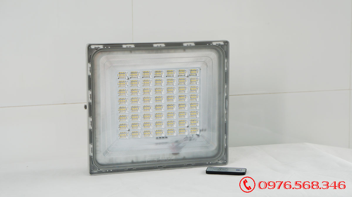 Đèn pha năng lượng mặt trời 500W cao cấp Roiled RL-P500